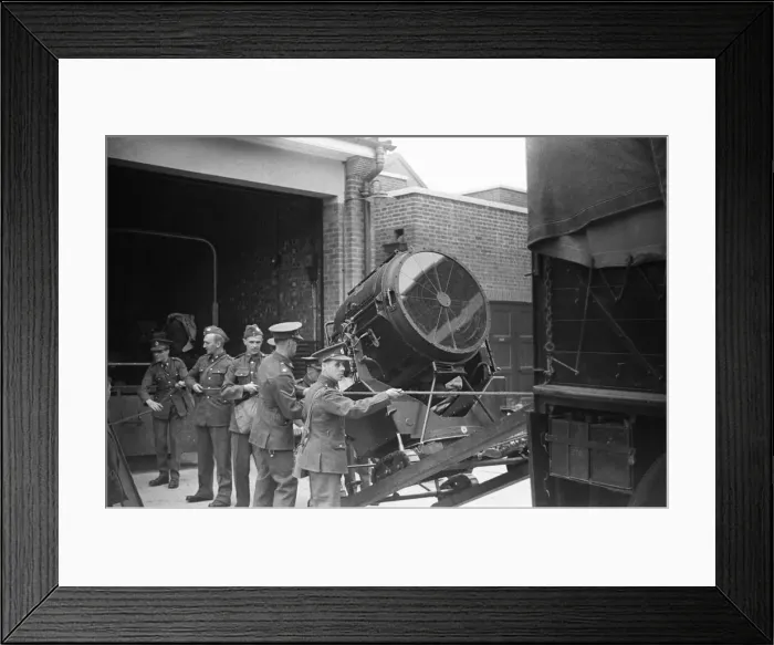 Framed Print : Soldiers of the 30th Surrey Searchlight Regiment an air defence unit of Britain Framed Print : Soldiers of the 30th Surrey Searchlight Regiment an air defence unit of Britain