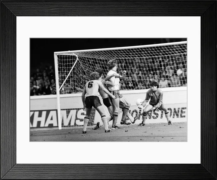 Framed Print : Watford v Sunderland, final score 8-0 to Watford, League Division One Framed Print : Watford v Sunderland, final score 8-0 to Watford, League Division One