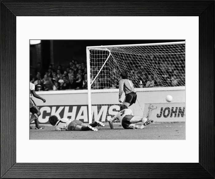 Framed Print : Watford v Sunderland, final score 8-0 to Watford, League Division One Framed Print : Watford v Sunderland, final score 8-0 to Watford, League Division One