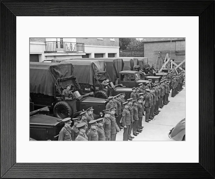 Framed Print : Soldiers and transport of the 30th Surrey Searchlight Regiment an air defence unit of
