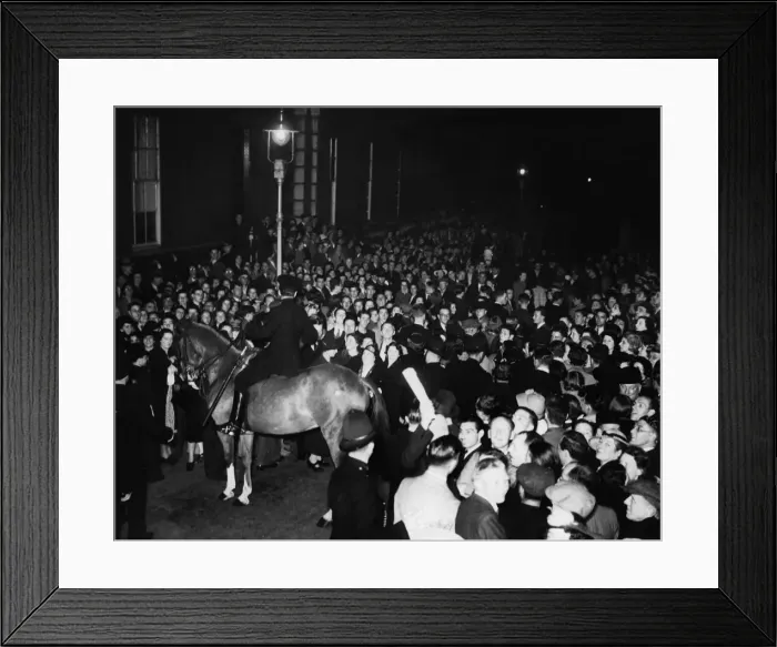 Framed Print : The crowds in Downing-street last night as Britains Foreign Minister, Lord Halifax