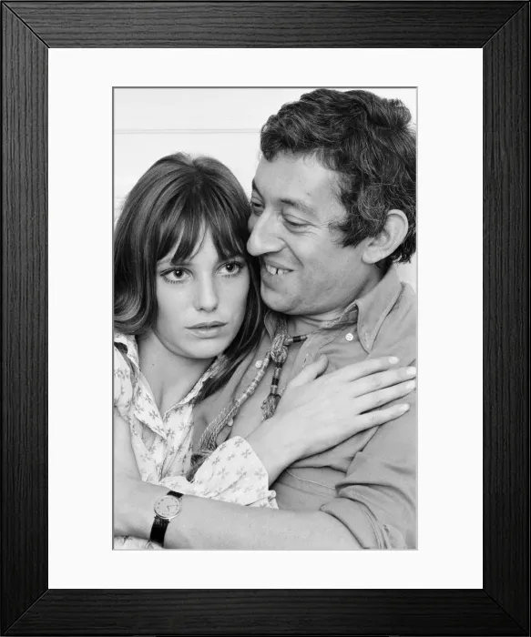 Framed Print : Jane Birkin & Serge Gainsbourg, couple in love, pictured together at their Chelsea flat Framed Print : Jane Birkin & Serge Gainsbourg, couple in love, pictured together at their Chelsea flat