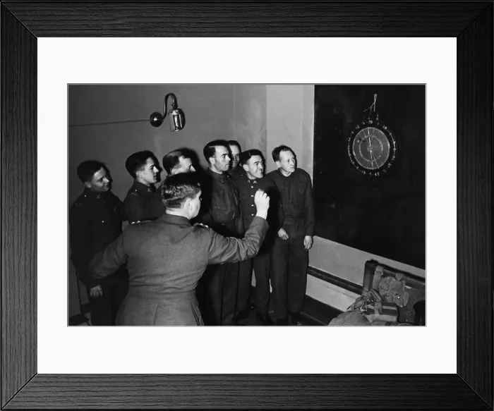 Framed Print : Men of the Royal Berkshire Regiment doubling for the opening game on this Daily Mirror