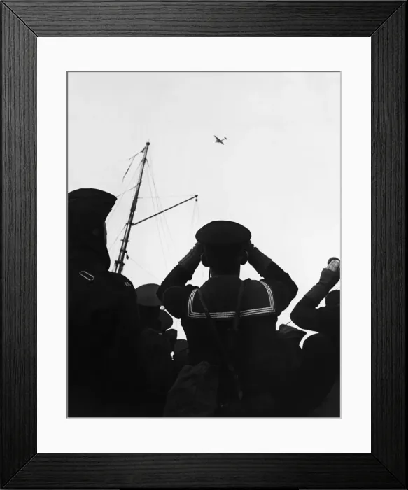 Framed Print : a Men training in recognising planes. 12th January 1940 Framed Print : a Men training in recognising planes. 12th January 1940