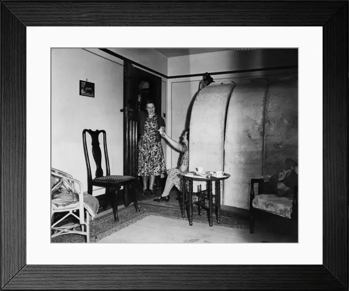 Framed Print : Mr. W. S. Warne, of Alderney Avenue, Hounslow, Middlesex, believes in comfort