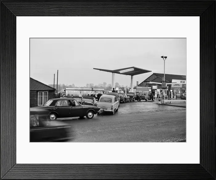 Framed Print : Petrol Queues for the Motor Mart garage on London Road. Long queues are forming in a bid Framed Print : Petrol Queues for the Motor Mart garage on London Road. Long queues are forming in a bid