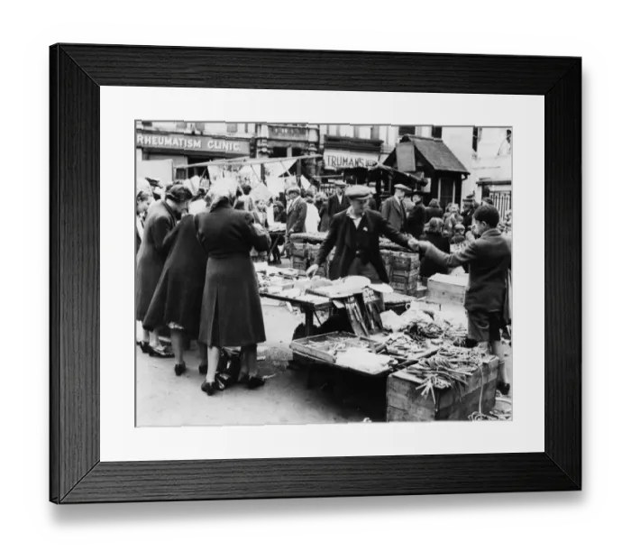 Framed Print : Reading market just prior to the out-break of World War Two. Circa August 1939 Framed Print : Reading market just prior to the out-break of World War Two. Circa August 1939