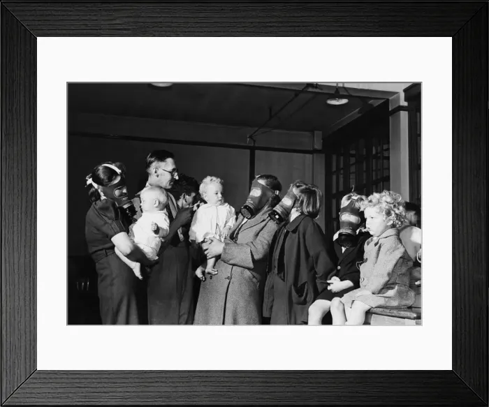 Framed Print : As the crisis over the Sudetenland deepens and the threat of war between Great Britain Framed Print : As the crisis over the Sudetenland deepens and the threat of war between Great Britain