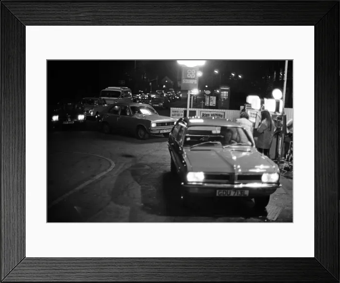 Framed Print : Last minute queues for cheap'petrol. Queues more than 100 years long build up Framed Print : Last minute queues for cheap'petrol. Queues more than 100 years long build up