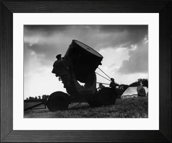 Framed Print : A British searchlight crew in action during an air raid training exercise Framed Print : A British searchlight crew in action during an air raid training exercise