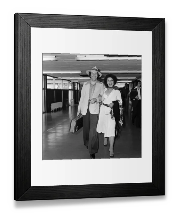 Framed Print : Johnny Dankworth and Cleo Laine at Heathrow Airport. 14th August 1975 Framed Print : Johnny Dankworth and Cleo Laine at Heathrow Airport. 14th August 1975