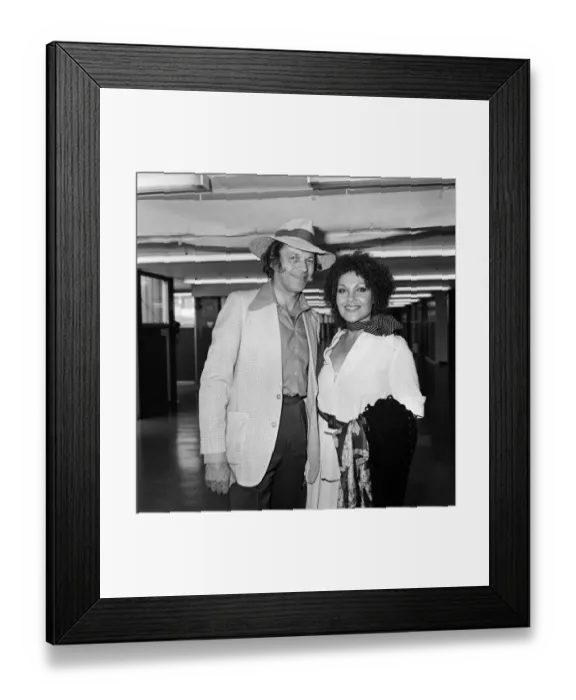 Framed Print : Johnny Dankworth and Cleo Laine at Heathrow Airport. 14th August 1975