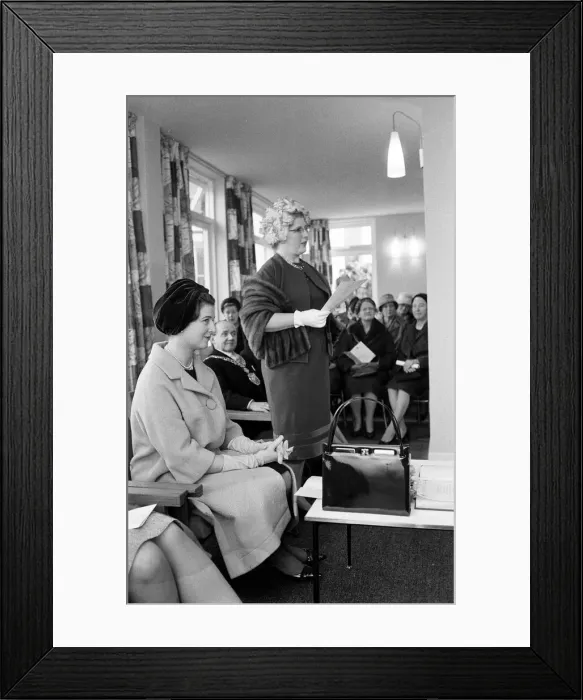 Framed Print : Princess Alexandra of Kent visits the WYCA flats at Roden Court, Hornsey Rise, London Framed Print : Princess Alexandra of Kent visits the WYCA flats at Roden Court, Hornsey Rise, London
