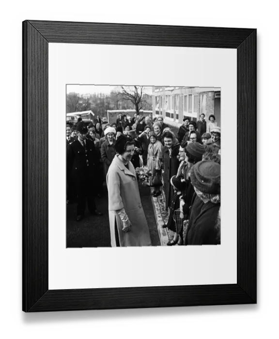 Framed Print : Princess Alexandra of Kent visits the WYCA flats at Roden Court, Hornsey Rise, London Framed Print : Princess Alexandra of Kent visits the WYCA flats at Roden Court, Hornsey Rise, London