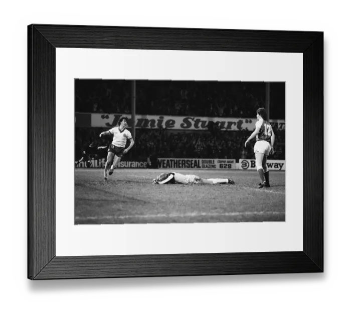 Framed Print : Hibernian 2-3 Celtic, Scottish Premier League match at Easter Road Framed Print : Hibernian 2-3 Celtic, Scottish Premier League match at Easter Road