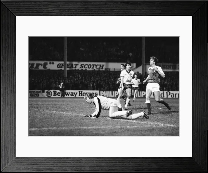 Framed Print : Hibernian 2-3 Celtic, Scottish Premier League match at Easter Road Framed Print : Hibernian 2-3 Celtic, Scottish Premier League match at Easter Road