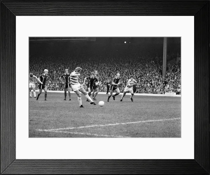 Framed Print : Celtic 3-0 Dundee, Scottish Premier league match at Celtic Park Framed Print : Celtic 3-0 Dundee, Scottish Premier league match at Celtic Park