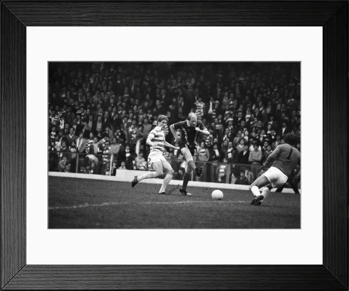 Framed Print : Celtic 3-0 Dundee, Scottish Premier league match at Celtic Park Framed Print : Celtic 3-0 Dundee, Scottish Premier league match at Celtic Park