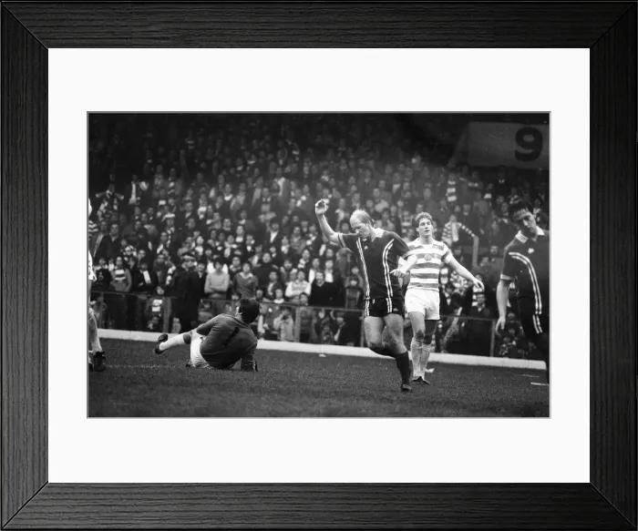 Framed Print : Celtic 3-0 Dundee, Scottish Premier league match at Celtic Park Framed Print : Celtic 3-0 Dundee, Scottish Premier league match at Celtic Park
