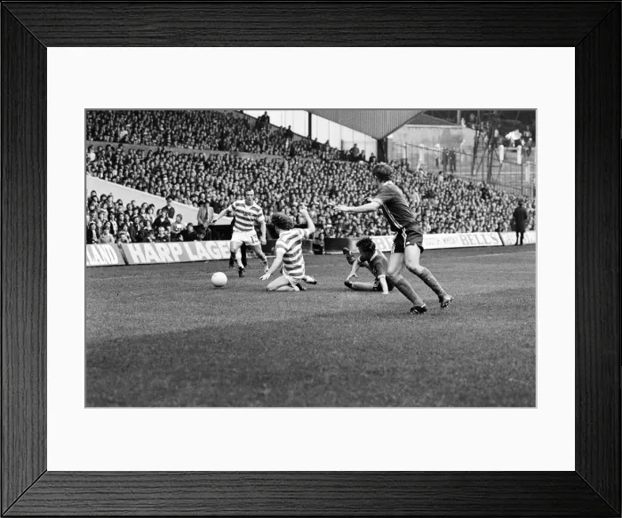 Framed Print : Celtic 3-0 Dundee, Scottish Premier league match at Celtic Park Framed Print : Celtic 3-0 Dundee, Scottish Premier league match at Celtic Park