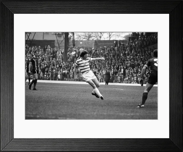 Framed Print : Celtic 3-0 Dundee, Scottish Premier league match at Celtic Park Framed Print : Celtic 3-0 Dundee, Scottish Premier league match at Celtic Park