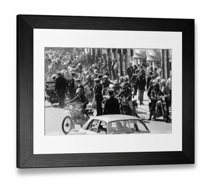 Framed Print : Mods & Rockers, May Day Bank Holiday, Scotland, Monday 5th May 1980 Framed Print : Mods & Rockers, May Day Bank Holiday, Scotland, Monday 5th May 1980
