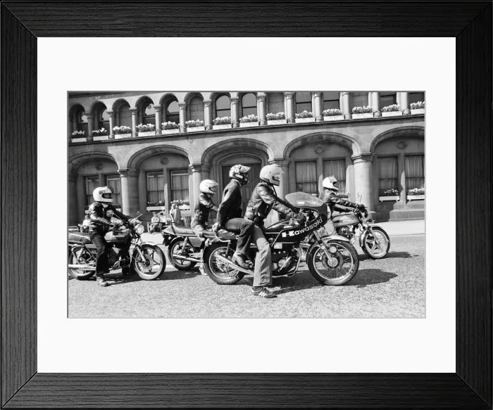 Framed Print : Mods & Rockers, May Day Bank Holiday, Scotland, Monday 5th May 1980 Framed Print : Mods & Rockers, May Day Bank Holiday, Scotland, Monday 5th May 1980