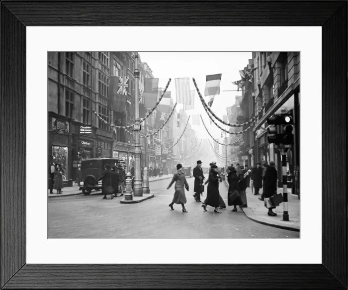 Framed Print : Bond Street, Central London on a busy Friday in November 1934 A variety of Framed Print : Bond Street, Central London on a busy Friday in November 1934 A variety of