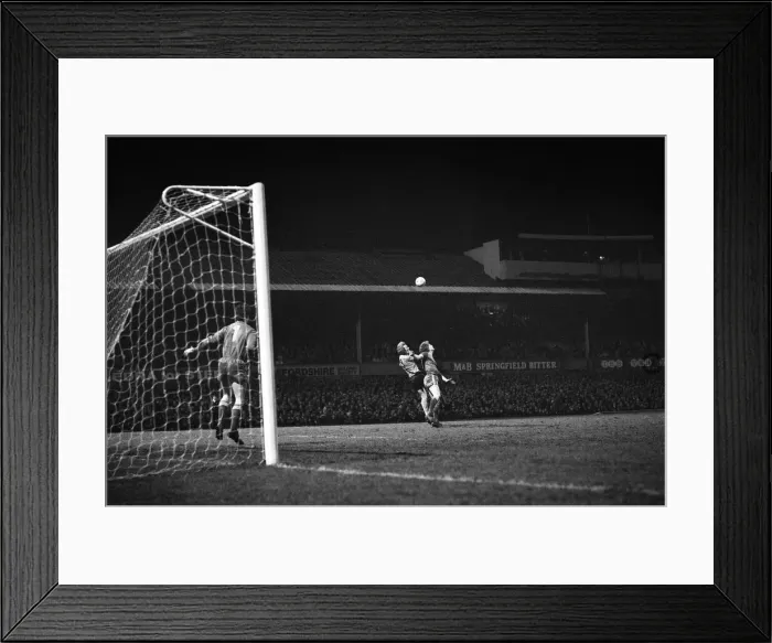 Framed Print : FA Cup Quarter-final replay held at the Molineux Stadium Framed Print : FA Cup Quarter-final replay held at the Molineux Stadium