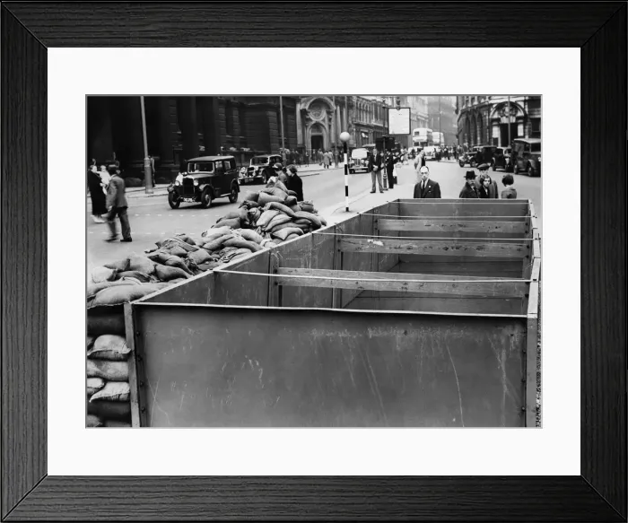 Framed Print : Victoria Square, Birmingham, one of the emergency water tanks placed around the city in