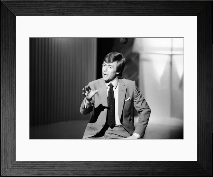 Framed Print : Mike Yarwood filming his Thames TV Christmas show. 11th December 1984 Framed Print : Mike Yarwood filming his Thames TV Christmas show. 11th December 1984