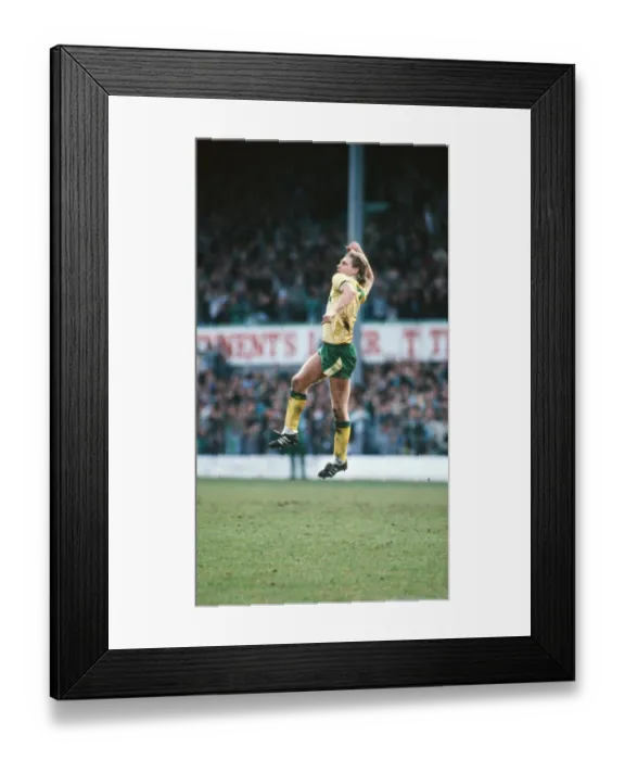 Framed Print : Hibernian 0-2 Celtic, Scottish Premier League match at Easter Road