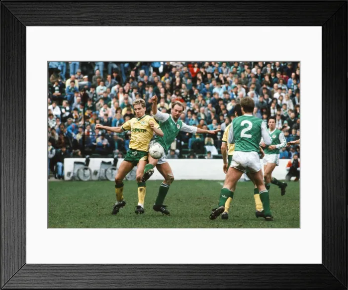 Framed Print : Hibernian 0-2 Celtic, Scottish Premier League match at Easter Road Framed Print : Hibernian 0-2 Celtic, Scottish Premier League match at Easter Road