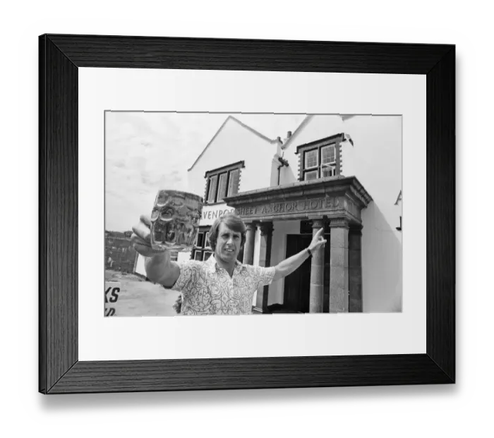 Framed Print : Geoff Hurst, Stoke City and ex-England footballer, pictured working in the pub that he