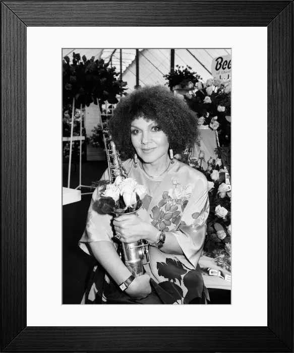 Framed Print : Singer Cleo Laine at the Chelsea Flower Show. 18th May 1981