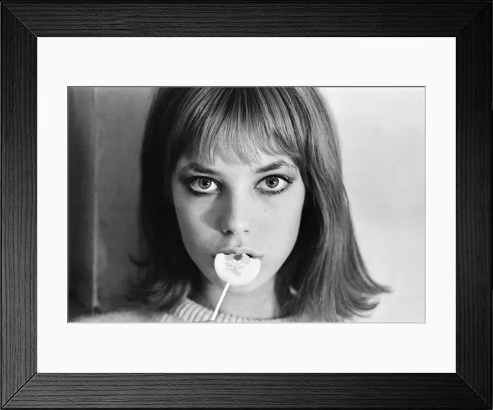 Framed Print : Jane Birkin, English actress currently starring in Graham Greene play, Carving a Statue Framed Print : Jane Birkin, English actress currently starring in Graham Greene play, Carving a Statue