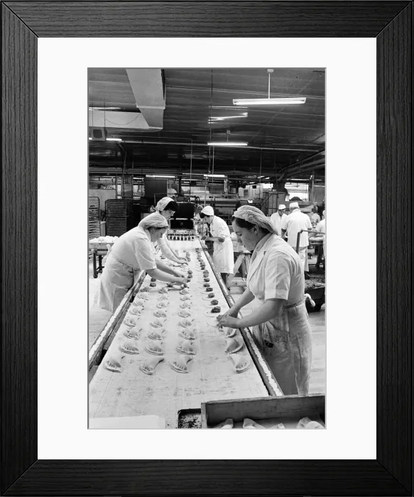 Framed Print : Women at work at Sparks Bakery, Stockton-on-Tees. 1974 Framed Print : Women at work at Sparks Bakery, Stockton-on-Tees. 1974