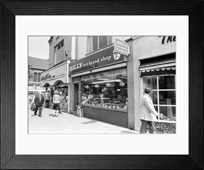 Framed Print : Scenes at Hills Bakery, Middlesbrough. 1977 Framed Print : Scenes at Hills Bakery, Middlesbrough. 1977