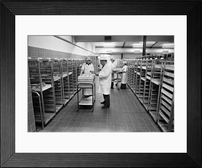 Framed Print : Scenes at Hills Bakery, Middlesbrough. 1977