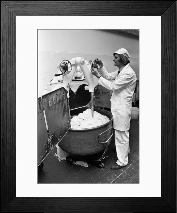 Framed Print : Scenes at Hills Bakery, Middlesbrough. 1977 Framed Print : Scenes at Hills Bakery, Middlesbrough. 1977