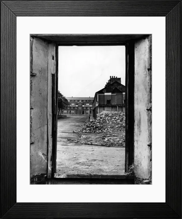 Framed Print : Butetown, Cardiff, 5th May 1961 Framed Print : Butetown, Cardiff, 5th May 1961