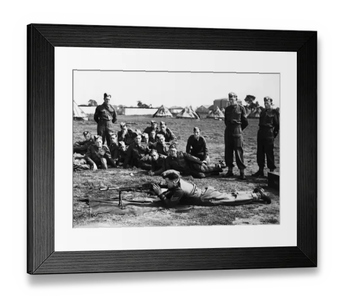 Framed Print : A Sergeant instructor demonstrating to recruits the working of a Bren-Gun Framed Print : A Sergeant instructor demonstrating to recruits the working of a Bren-Gun