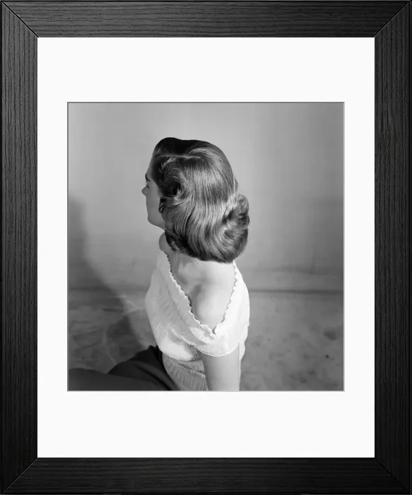 Framed Print : Model Pam Felstead, who is modelling hairstyles for the Daily Mirror. 18th June 1957