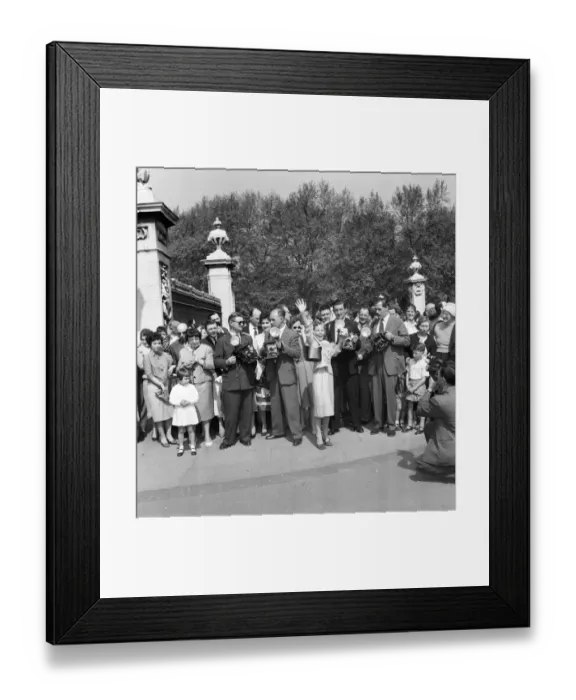 Framed Print : Veronica Martineau, aged 11, of Methuen, Massachusetts, has always wanted to see Framed Print : Veronica Martineau, aged 11, of Methuen, Massachusetts, has always wanted to see