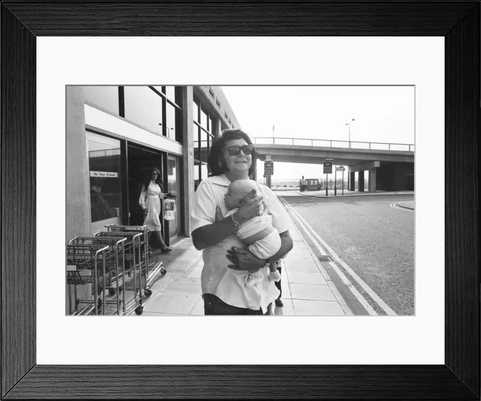 Framed Print : Singer Roy Orbison, pictured at Manchester Ringway Airport in 1975