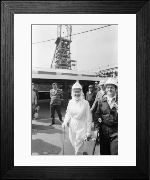 Framed Print : Queen Elizabeth visits visiting Silverwood Colliery, near Rotherham, South Yorkshire Framed Print : Queen Elizabeth visits visiting Silverwood Colliery, near Rotherham, South Yorkshire