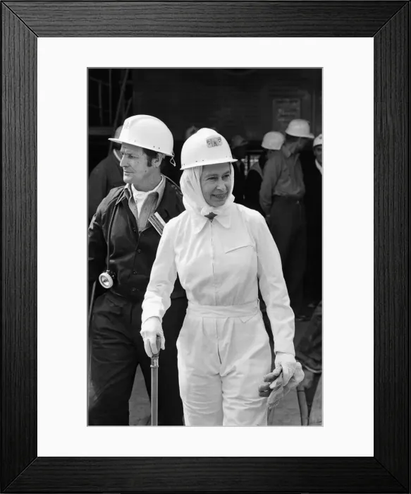 Framed Print : Queen Elizabeth visits visiting Silverwood Colliery, near Rotherham, South Yorkshire Framed Print : Queen Elizabeth visits visiting Silverwood Colliery, near Rotherham, South Yorkshire
