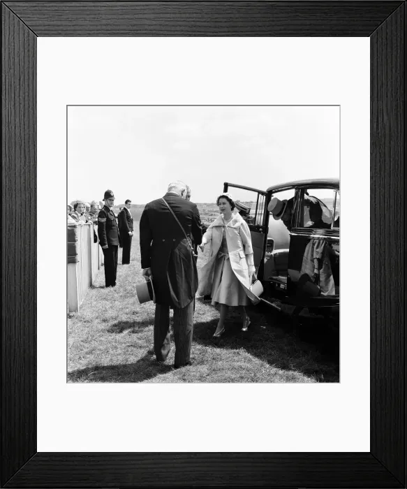 Framed Print : Derby Day at Epsom. Pictured, the Royals arriving, Queen Elizabeth II. 3rd June 1959