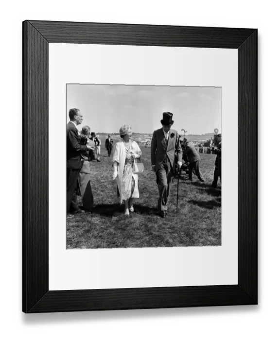 Framed Print : Derby Day at Epsom. Pictured, the Royals arriving, The Queen Mother. 3rd June 1959