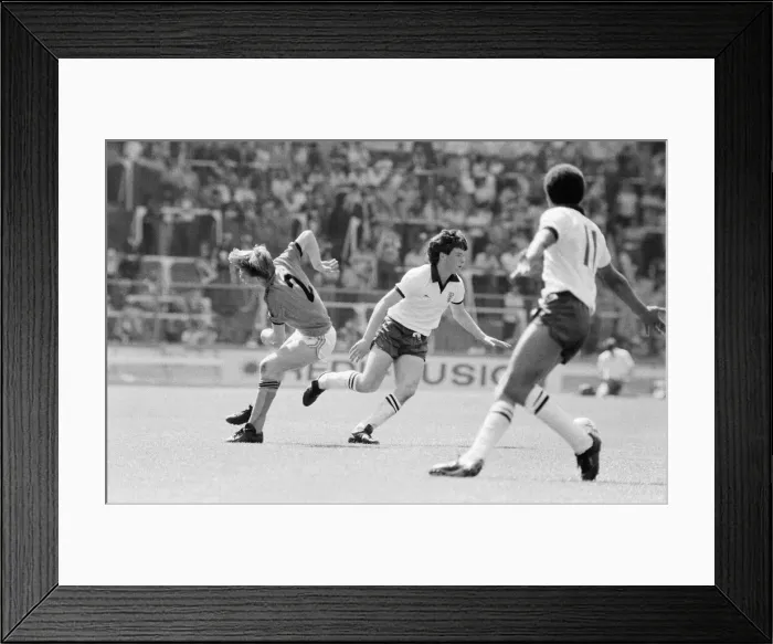 Framed Print : England v Netherlands Schoolboy International at Wembley Stadium, Saturday 9th June 1984 Framed Print : England v Netherlands Schoolboy International at Wembley Stadium, Saturday 9th June 1984